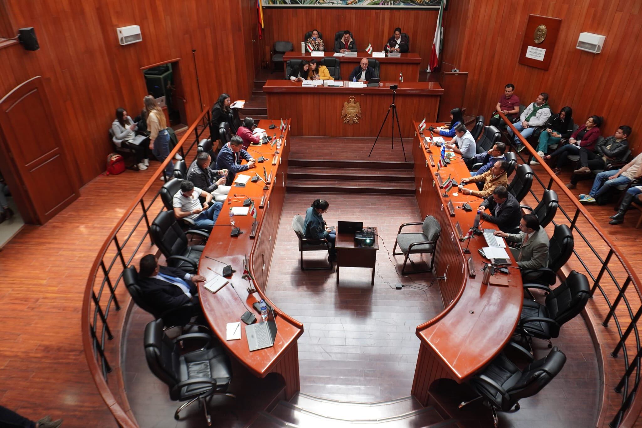 La Asamblea de Boyacá avanza en la discusión del presupuesto 2025, que asciende a 1.74 billones de pesos, mientras exige mayor precisión a las dependencias para una distribución efectiva de los recursos en sectores clave del departamento.