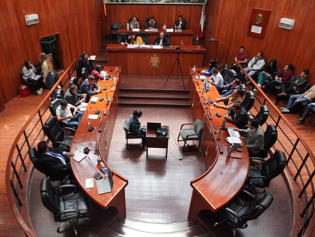 Los 16 diputados de la Asamblea de Boyacá aprobaron el presupuesto para el departamento para el 2025, el cuál asciende a 1.74 billones de pesos / Foto: Caracol Radio.