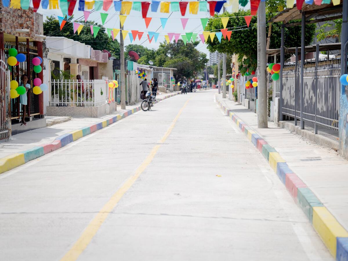 Gobernador Yamil Arana entregó pavimentación de las calles 9 y 13 de Fredonia en Cartagena