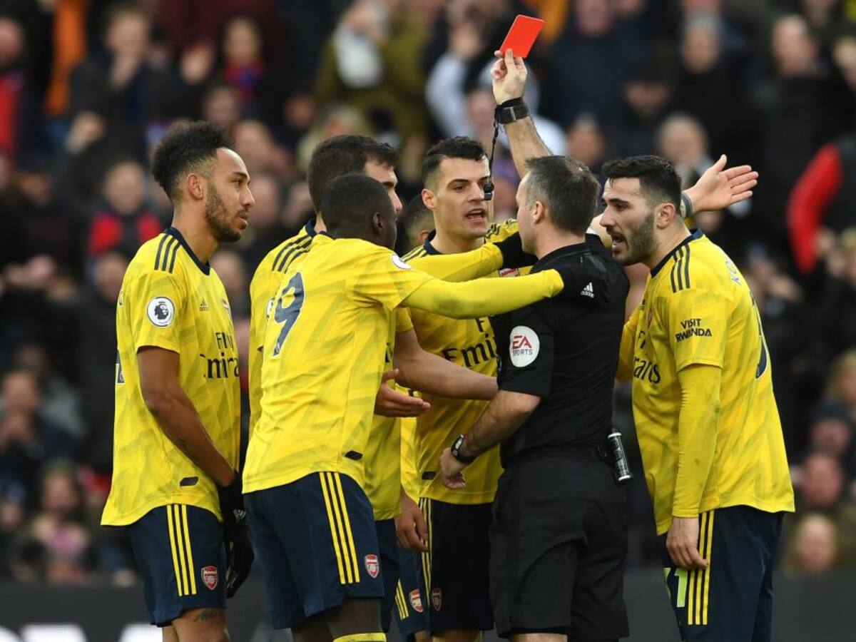 Terrible entrada: Aubameyang le entró con todo a Meyer y se fue expulsado