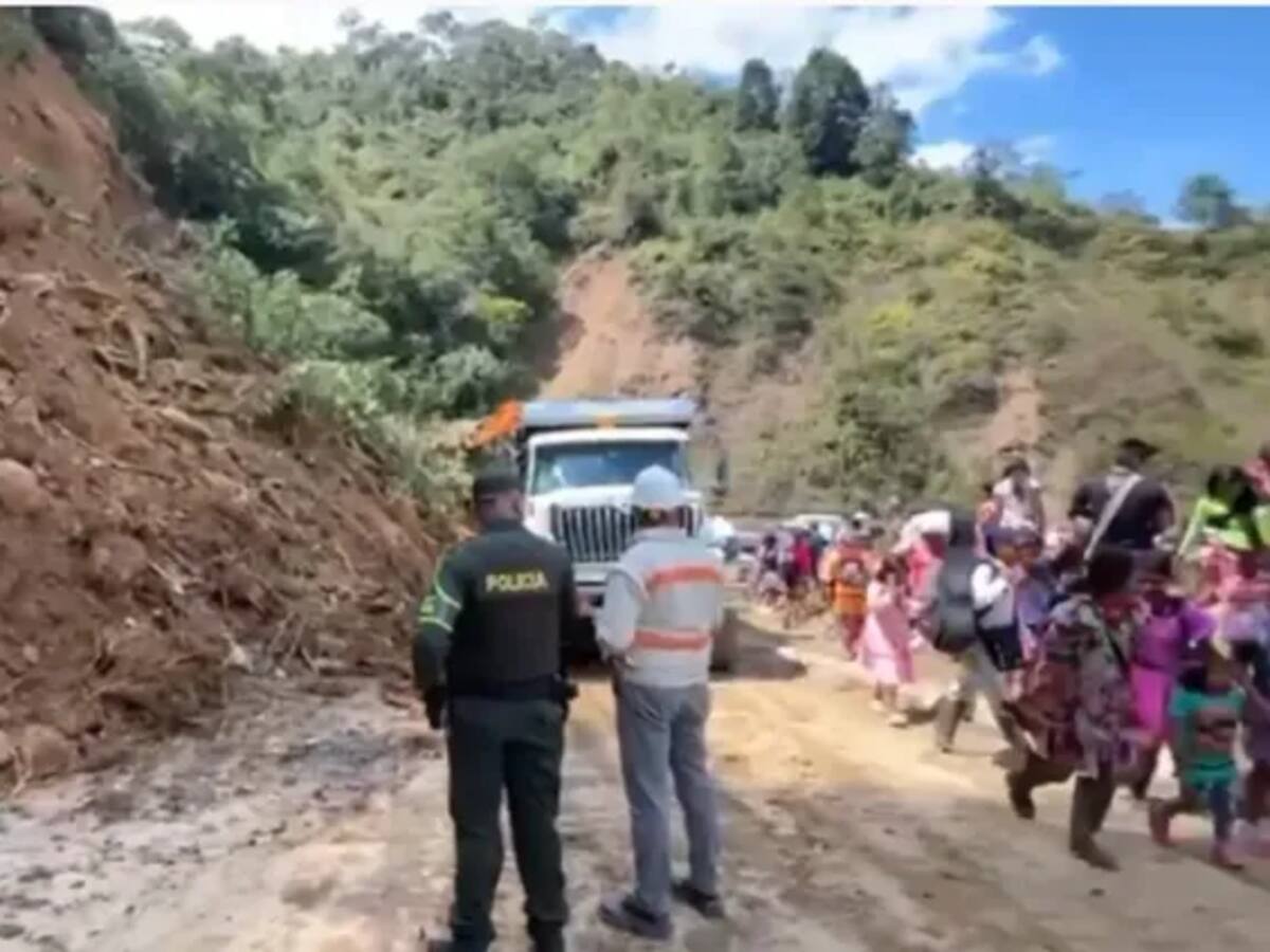Paso restringido a un carril en la vía Risaralda-Chocó por deslizamiento
