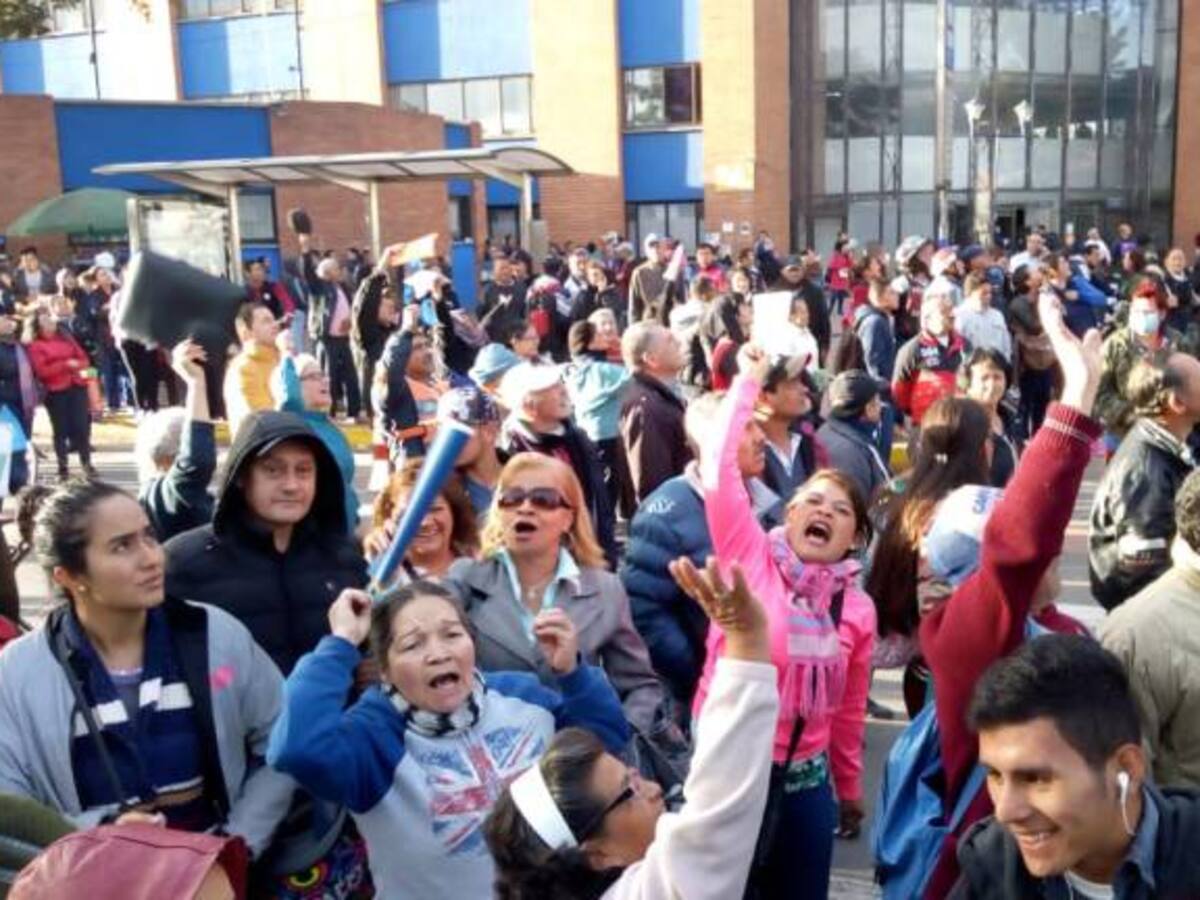 Bloqueos frente al Hospital de Kennedy en Bogotá