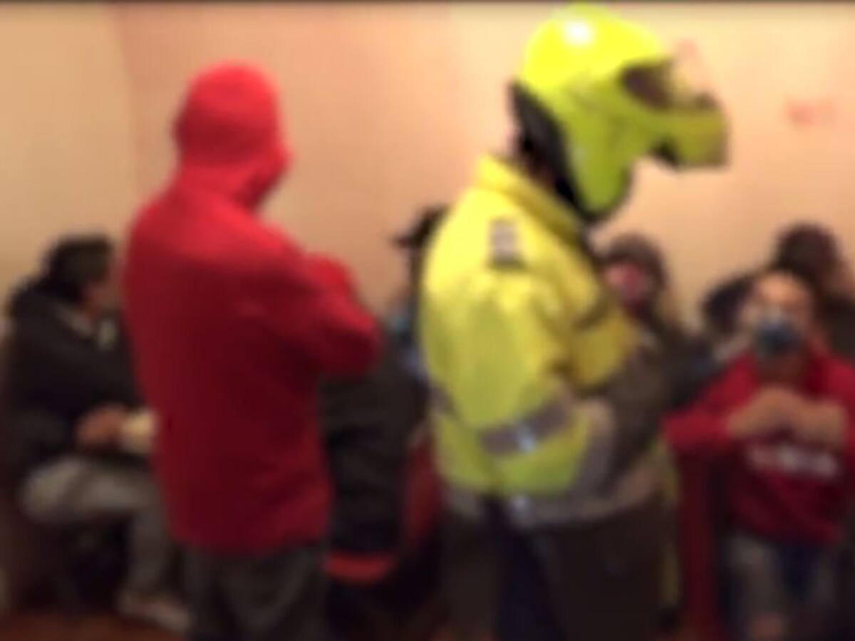 Cerca de 20 personas capturadas por estar de fiesta en Kennedy