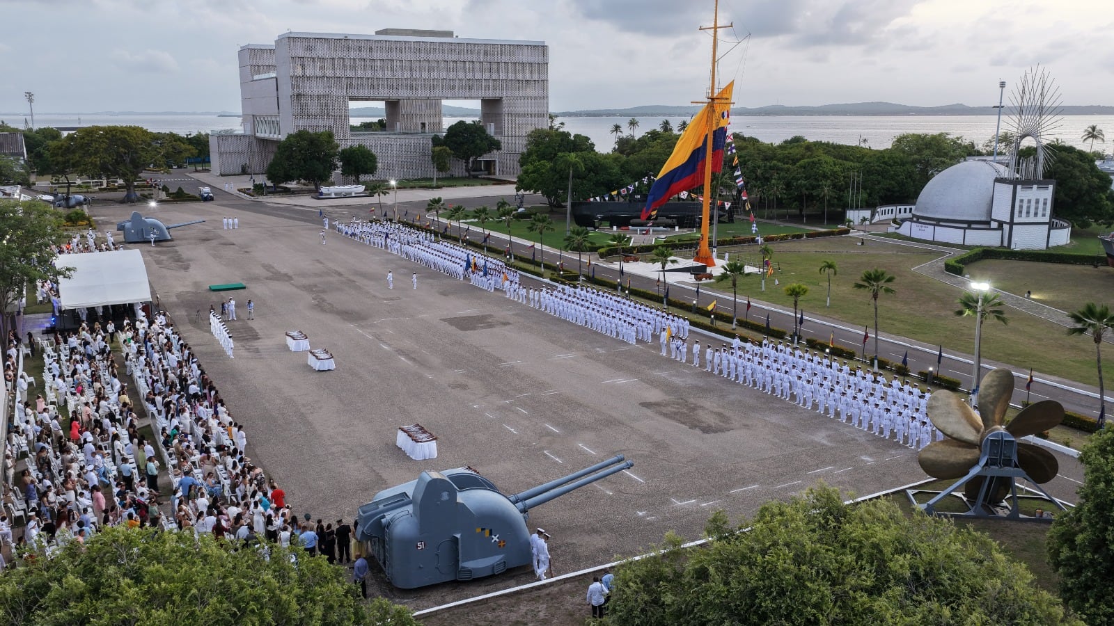 154 Cadetes recibieron las armas y juraron fidelidad a la bandera en la Escuela Naval