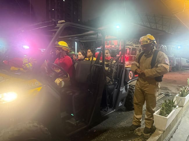 Alerta por incendio en el cerro Quitasol: bomberos siguen atendiendo la emergencia Foto: Alcaldía de Bello