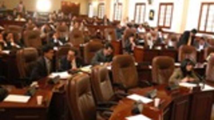 Presidente Chávez saluda a concejal de Bogotá. ¿Será opción del mandatario para expandir su movimiento? Opina concejal Felipe Ríos