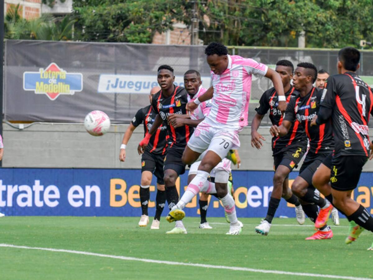 Deportivo Pereira lo dio vuelta en cinco minutos y venció, como visitante, a Envigado