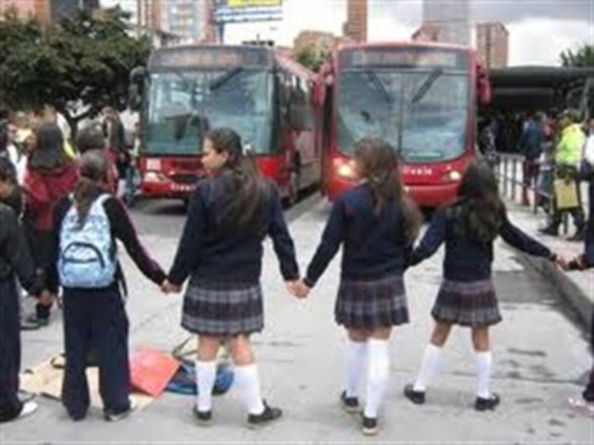 Bloquean salida de buses de Transmilenio en el portal Tunal
