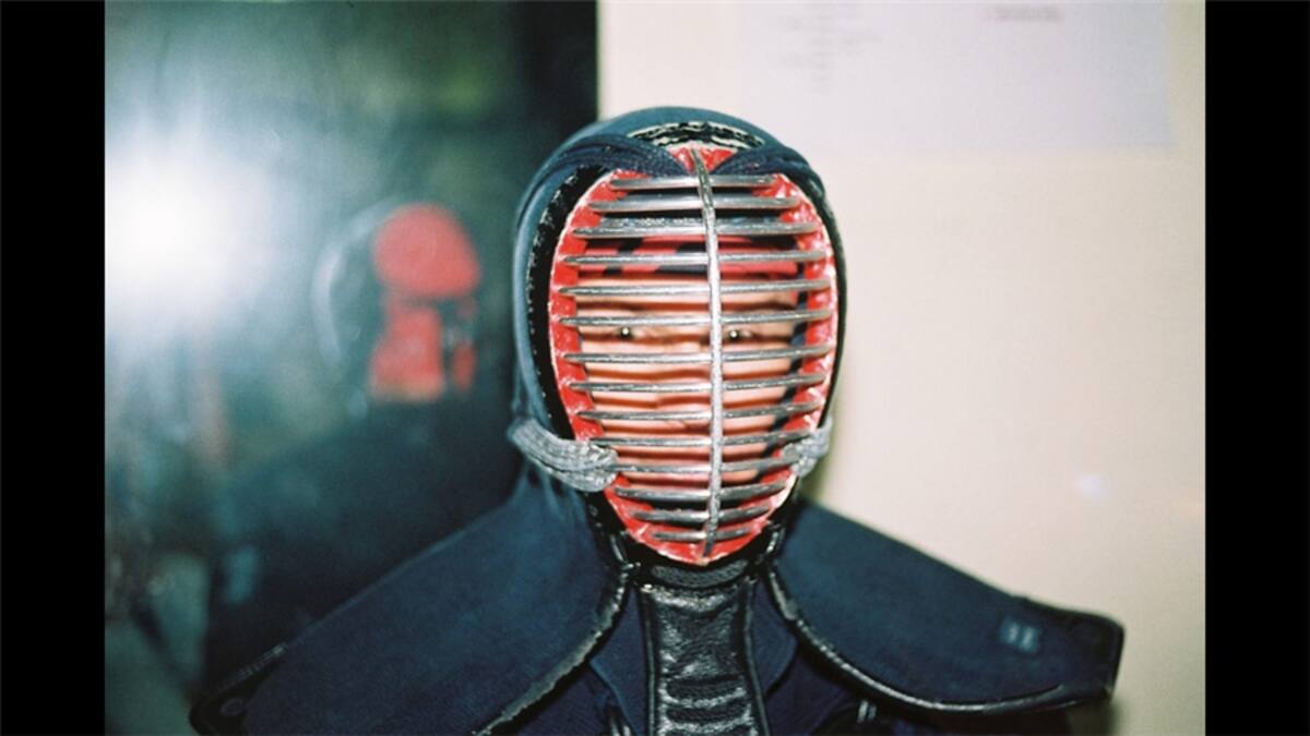 Comenzamos con esta imagen de Venezuela que Edgar Alviarez ha titulado "Misterio".  La foto fue tomada durante una práctica de fotografía en estudio en el ateneo de Nagunagua, Valencia, Carabobo.