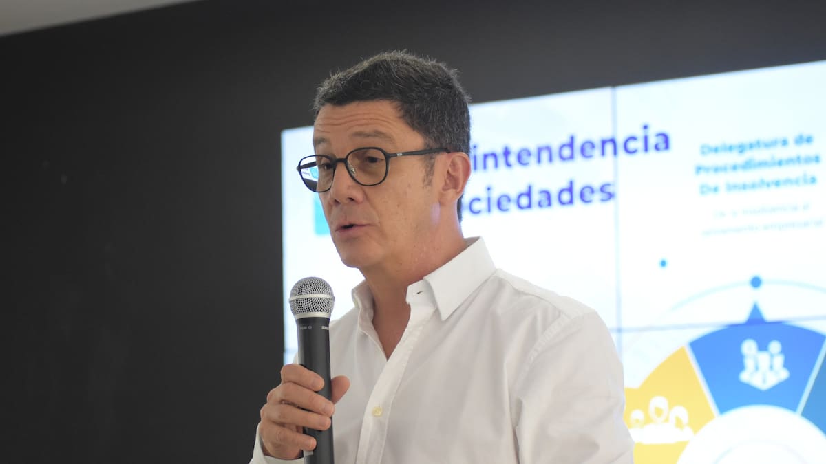 Billy Escobar, Superintedente de Sociedades