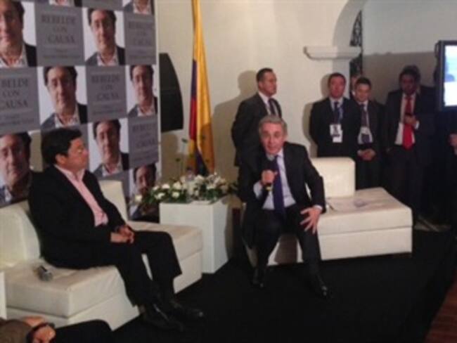 Francisco Santos cuenta en su libro que pensó en suicidarse