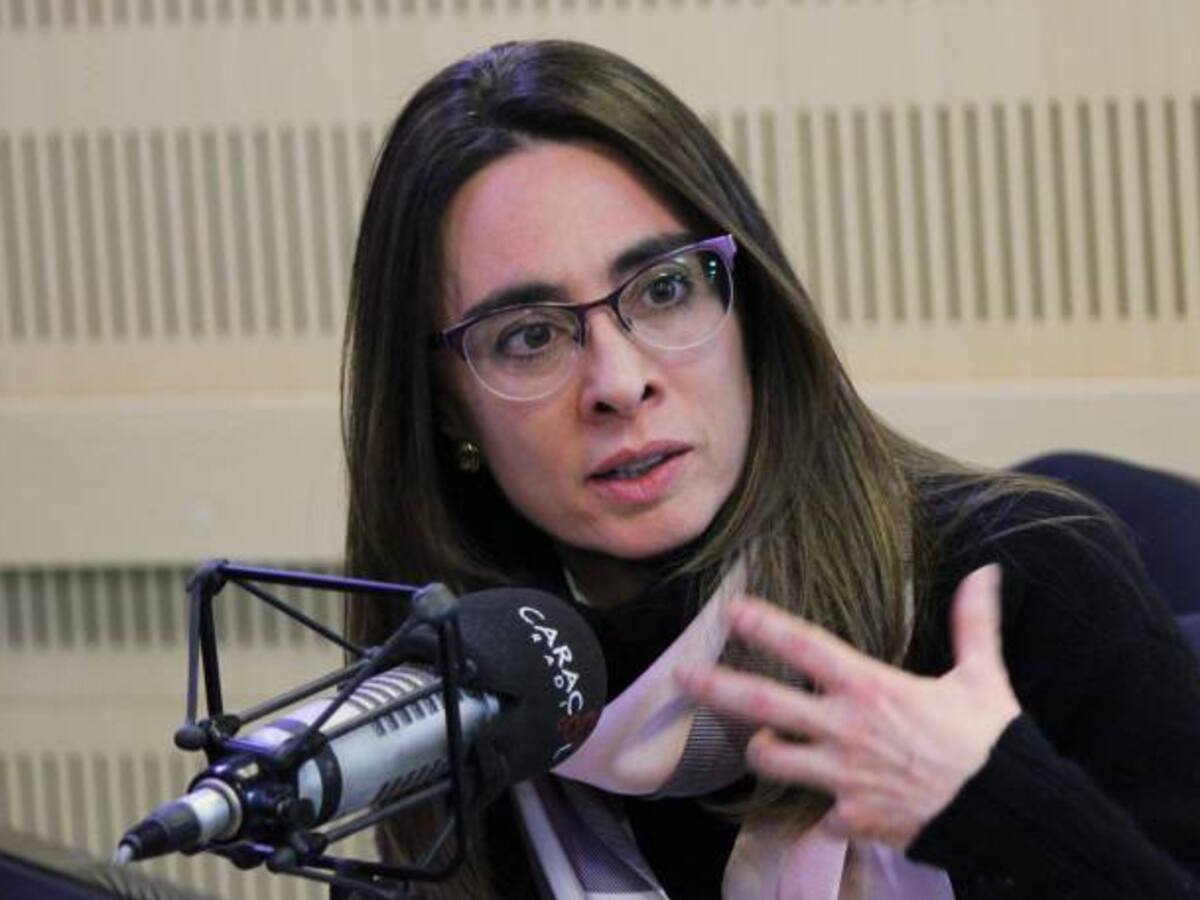 Acá las sentencias por injuria y calumnia se le aplican solo a los periodistas: Catalina Botero