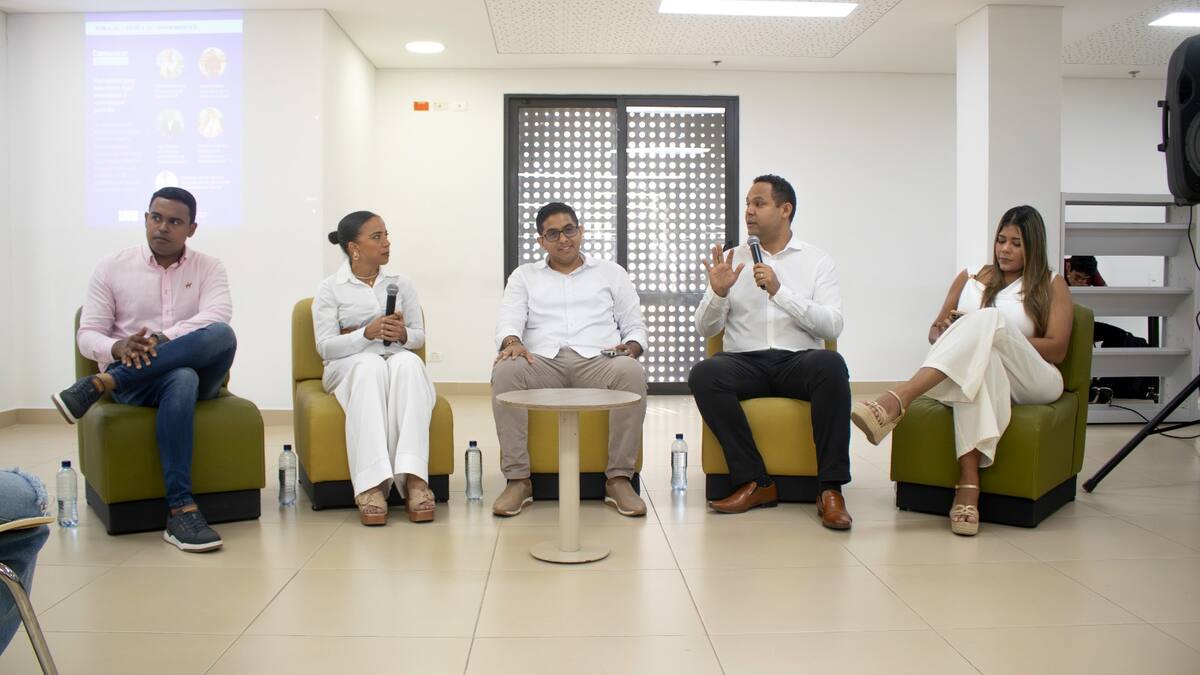 Programa de Comunicación Social de la UTB celebró 25 años con un conversatorio entre periodistas