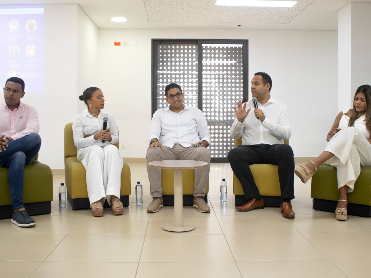 Programa de Comunicación Social de la UTB celebró 25 años con un conversatorio entre periodistas