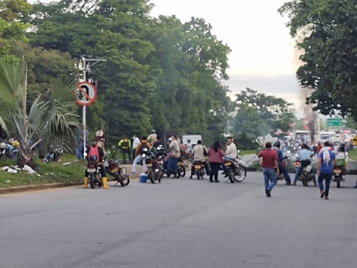 Se presenta cierre en la vía Bucaramanga – San Alberto Sur del Cesar