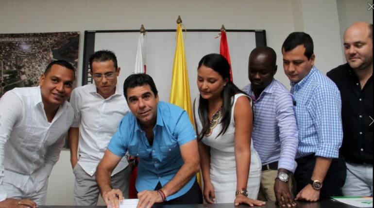 El alcalde mayor Alejandro Char y los mandatarios locales durante la posesión de estos últimos.