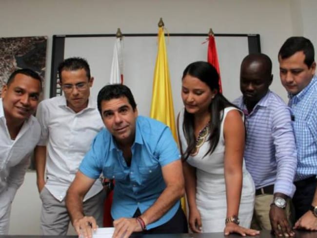 El alcalde mayor Alejandro Char y los mandatarios locales durante la posesión de estos últimos.