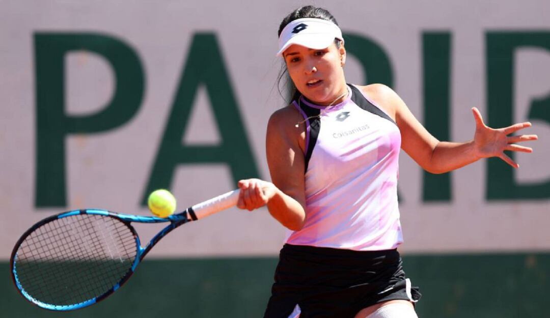 María Camila Osorio en su juego debut en el cuadro principal de Roland Garros.