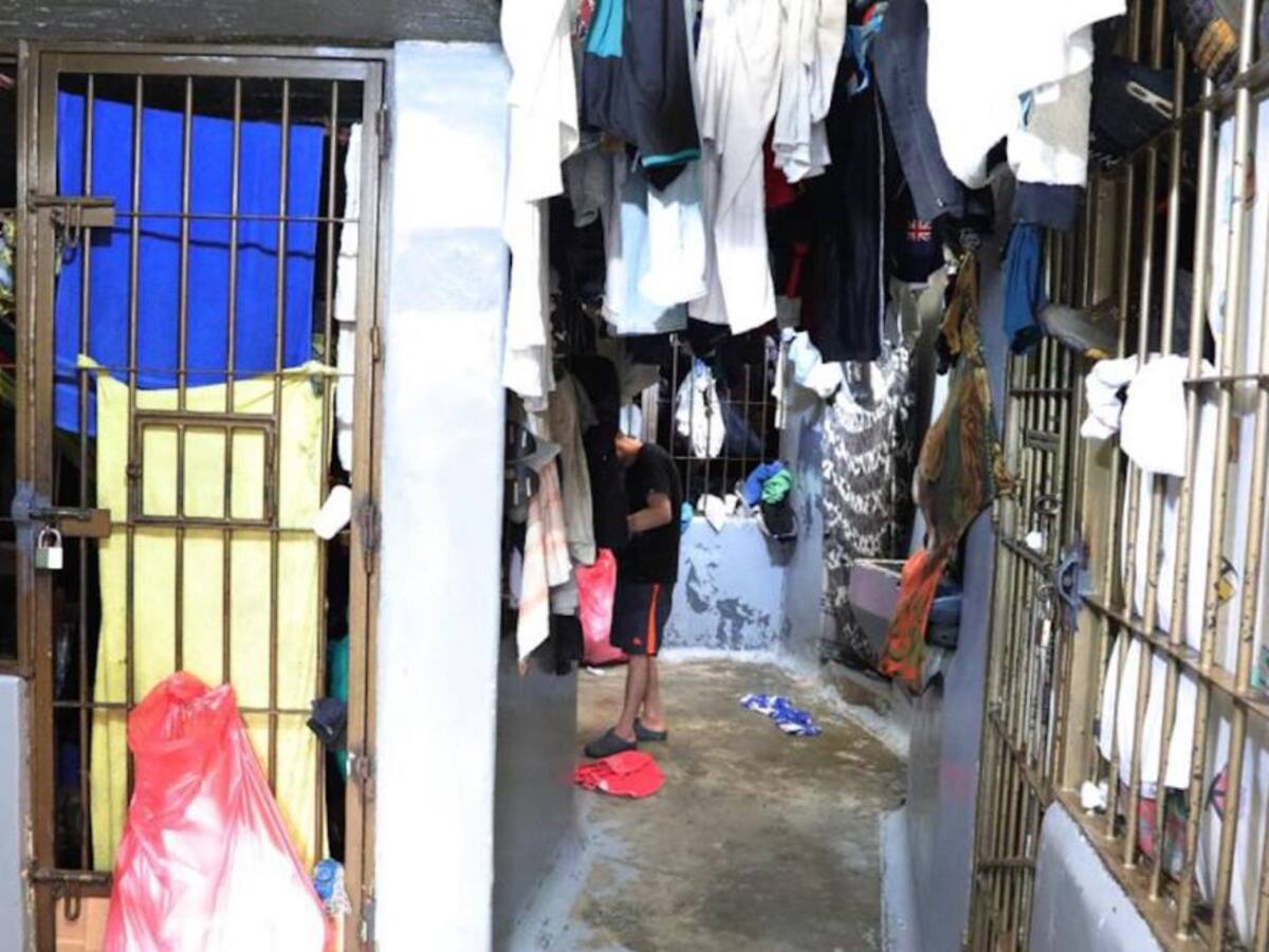 Algunas estaciones de policía en Bogotá tienen hacinamiento de más del 600%