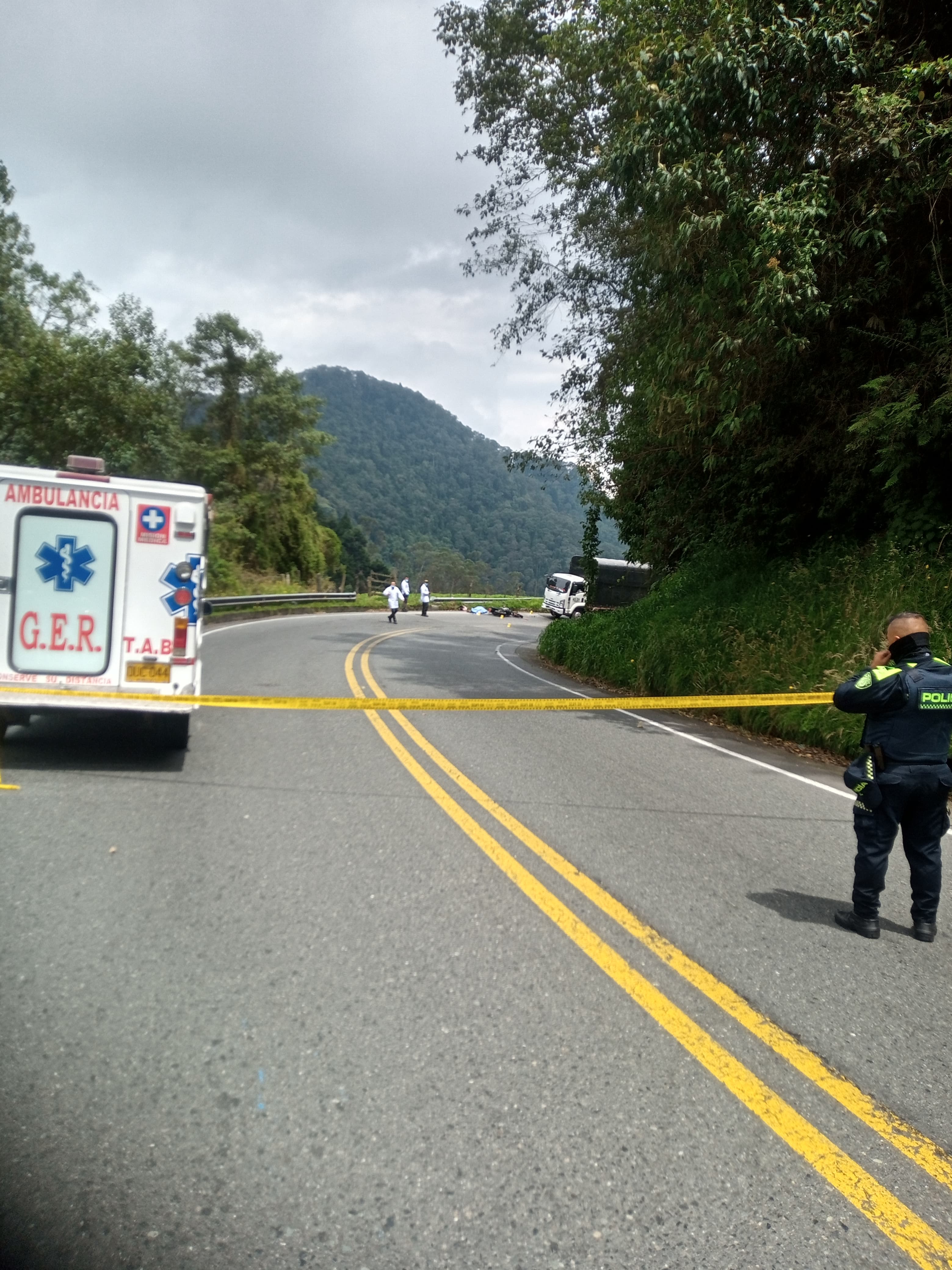 Siniestro vial entre Manizales y Manzanares, sector El Ocho. Foto: Cuerpo Oficial de Bomberos de Manizales.