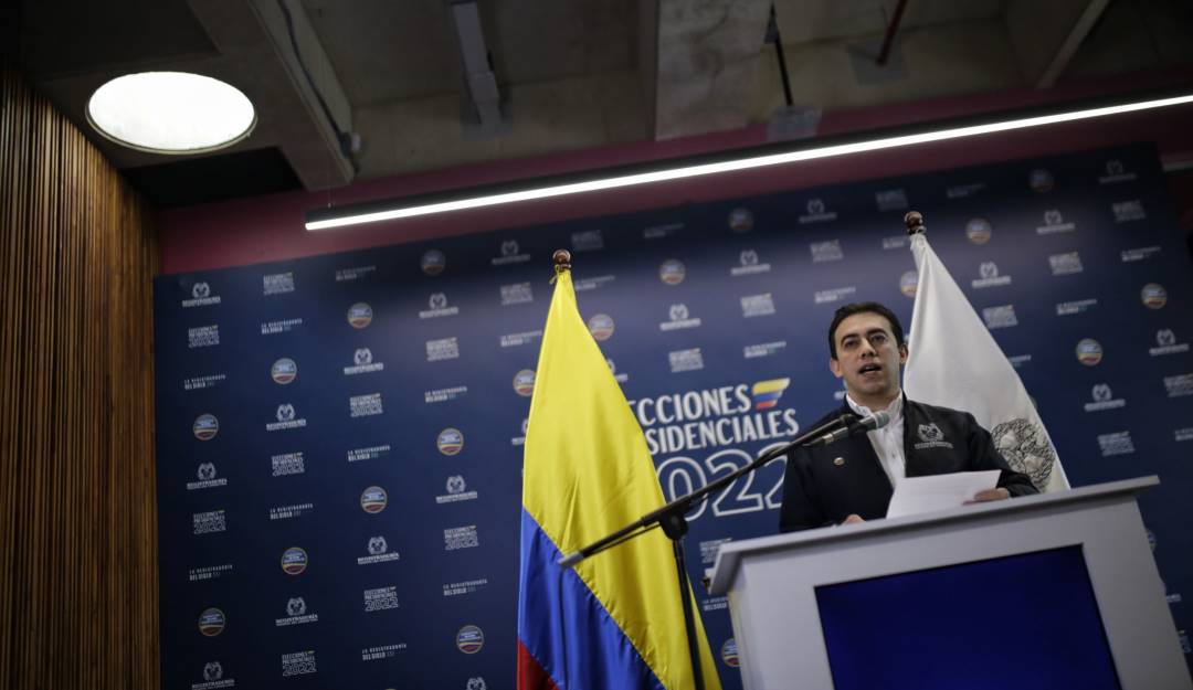 Bogotá. 21 de Mayo del 2022. El registrador Nacional, Alexander Vega Rocha, da declaraciones frente al tema de cómo se llevará acabó la primera vuelta de las elecciones presidenciales 2022 y sus escrutinios. (Colprensa -Sergio Acero)