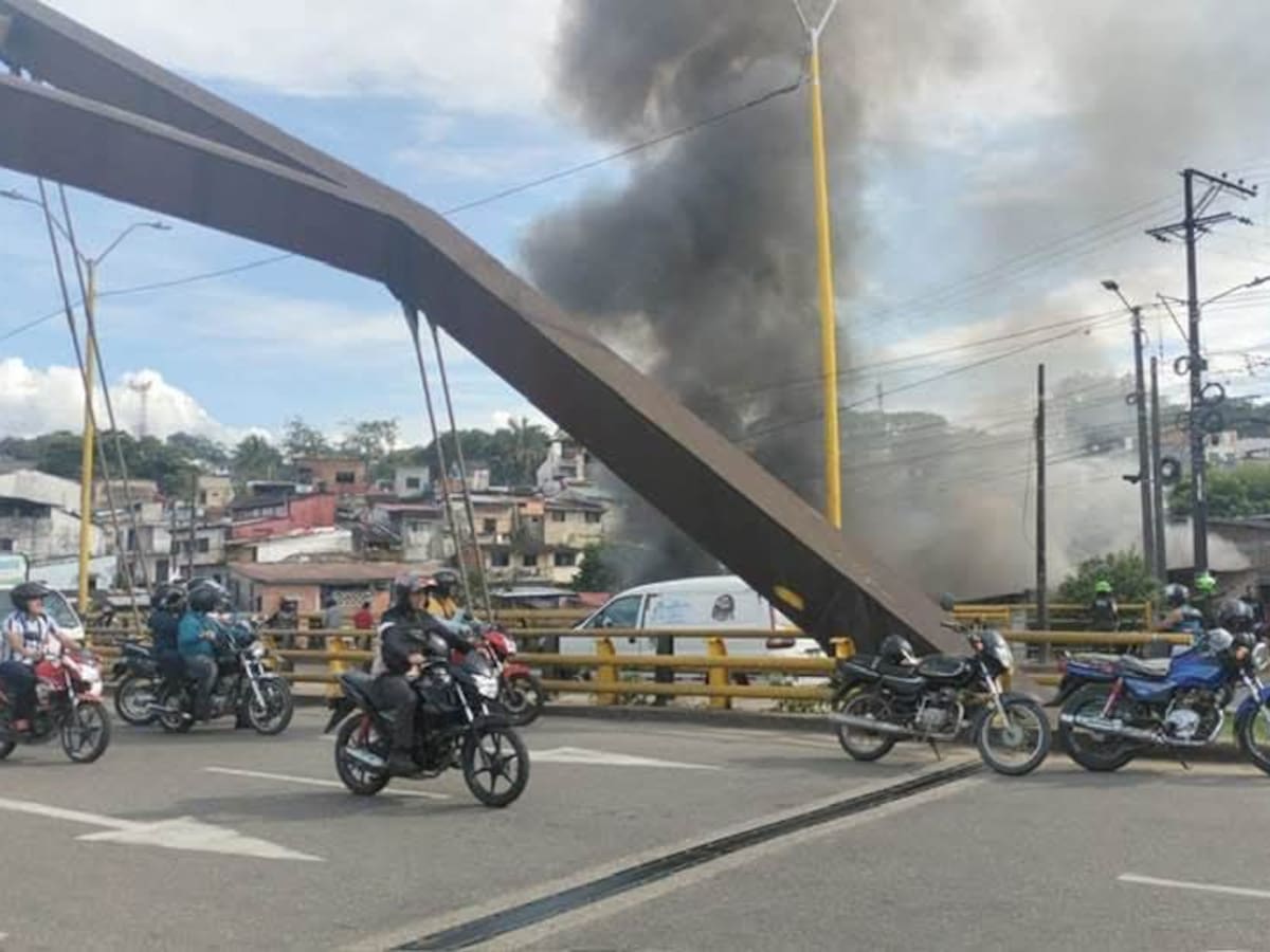 Incendio estructural en Florencia, deja bombero herido y vivienda completamente destruida