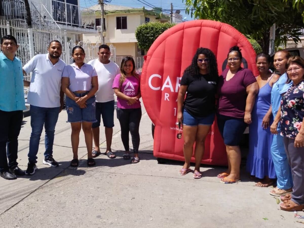 Con sus propios recursos, comunidad de Los Jardines construye parque para niños