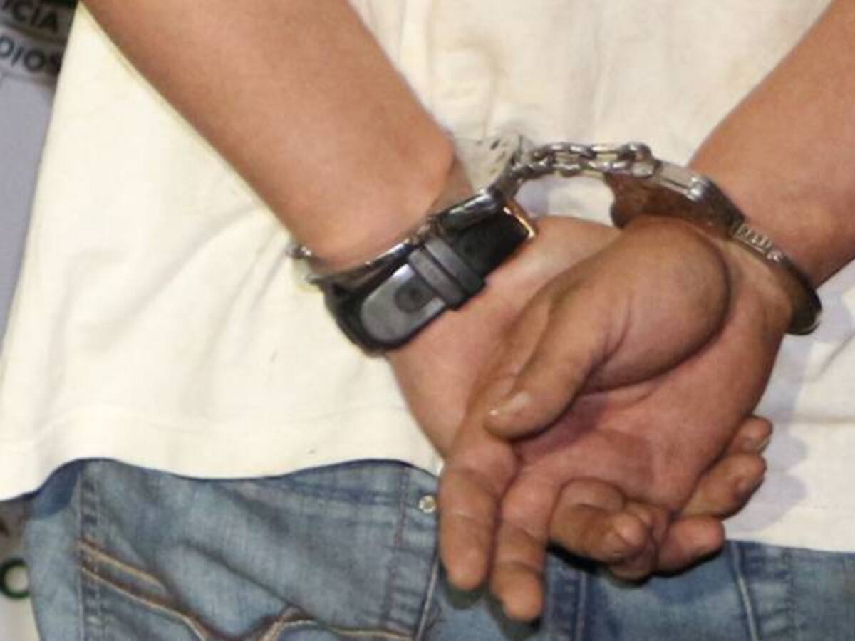 Hombre detenido por posible abuso sexual contra sus hijas