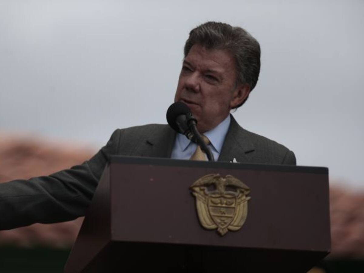 Santos avala reunión de Farc con papa Francisco si sirve para alcanzar la paz