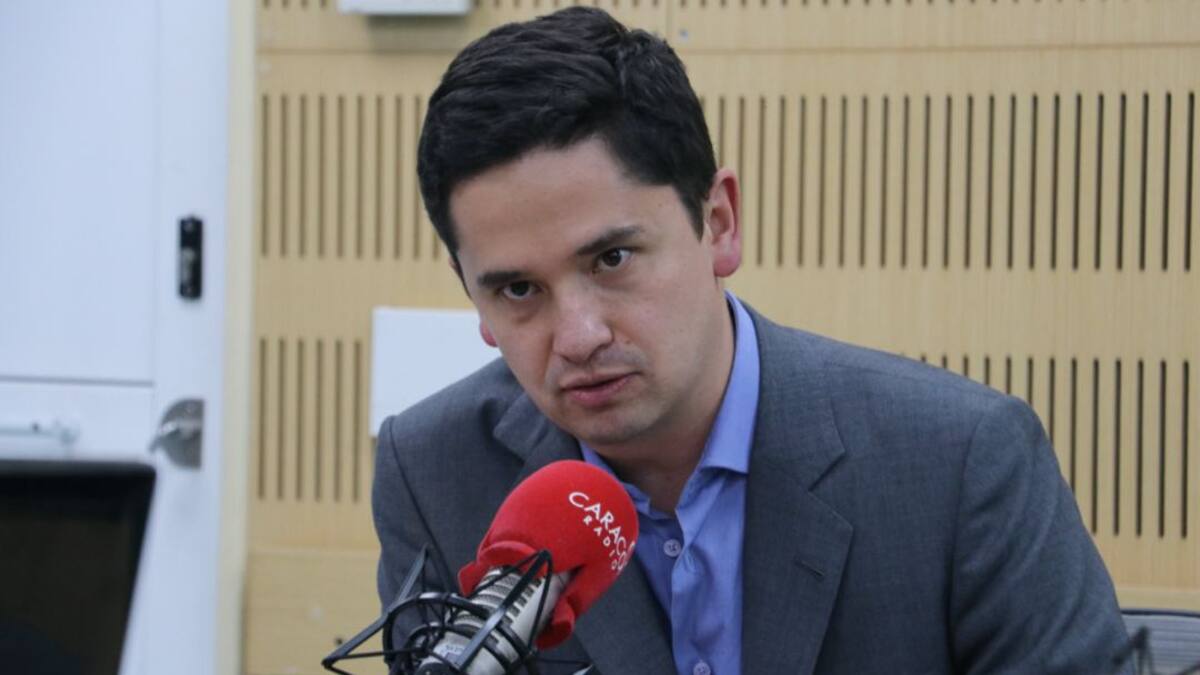 Escándalo de avión de la FAC, denota un bajo olfato político: López
