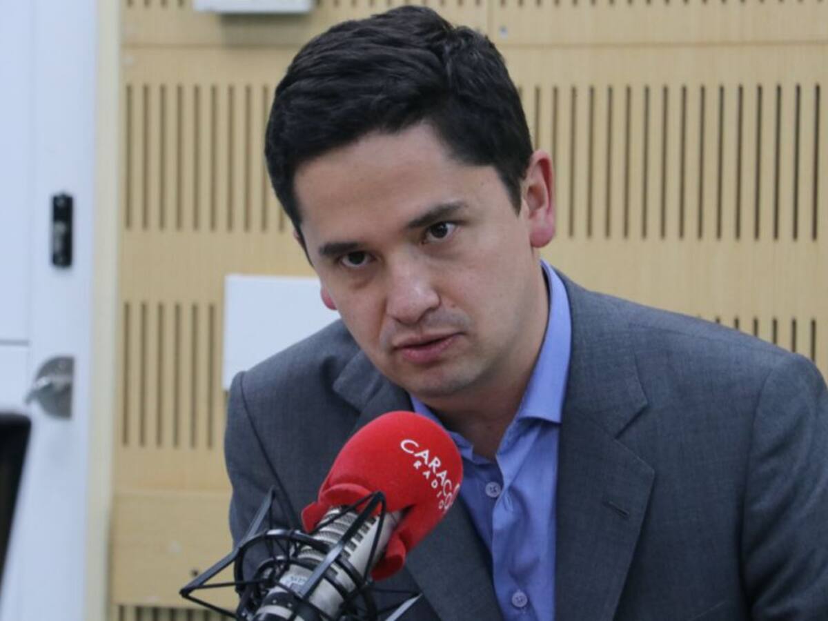 Escándalo de avión de la FAC, denota un bajo olfato político: López