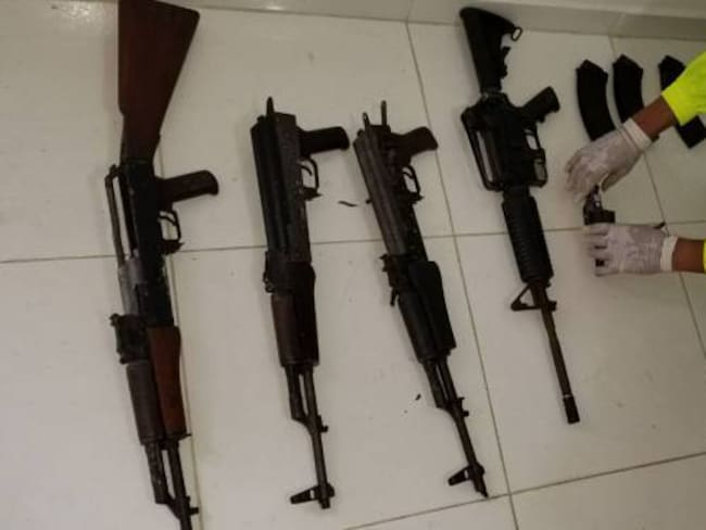 Banda delincuencial “El Pare” entrega fusiles y munición