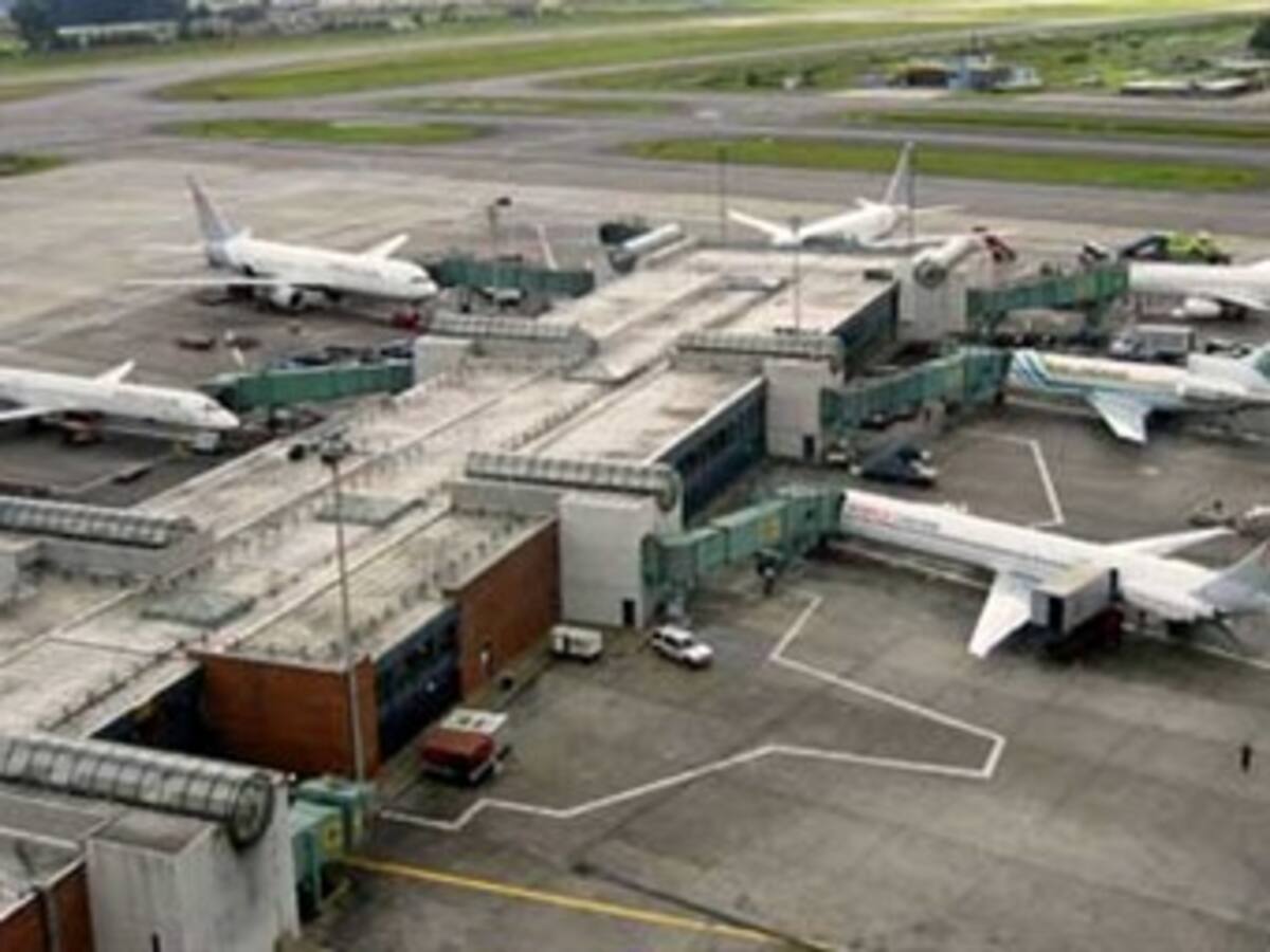 La Aeronáutica Civil anunció cierres y restricciones en tres aeropuertos del país