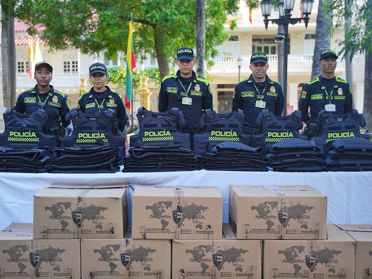 Uniformados de la Policía de Bolívar recibieron 100 chalecos antibalas para mejorar su seguridad