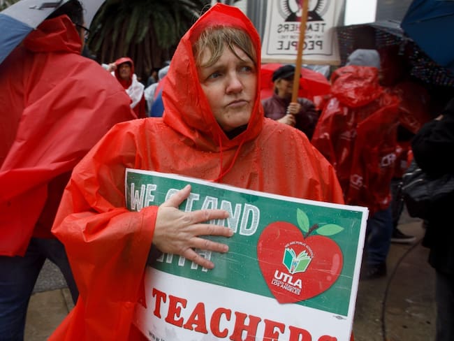 Huelga de maestros en Los Ángeles deja sin clases a miles de estudiantes