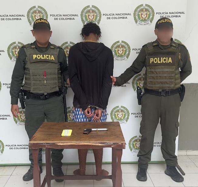 Gracias a la información oportuna fueron incautadas un arma de fuego, un arma blanca y se recuperaron elementos hurtados