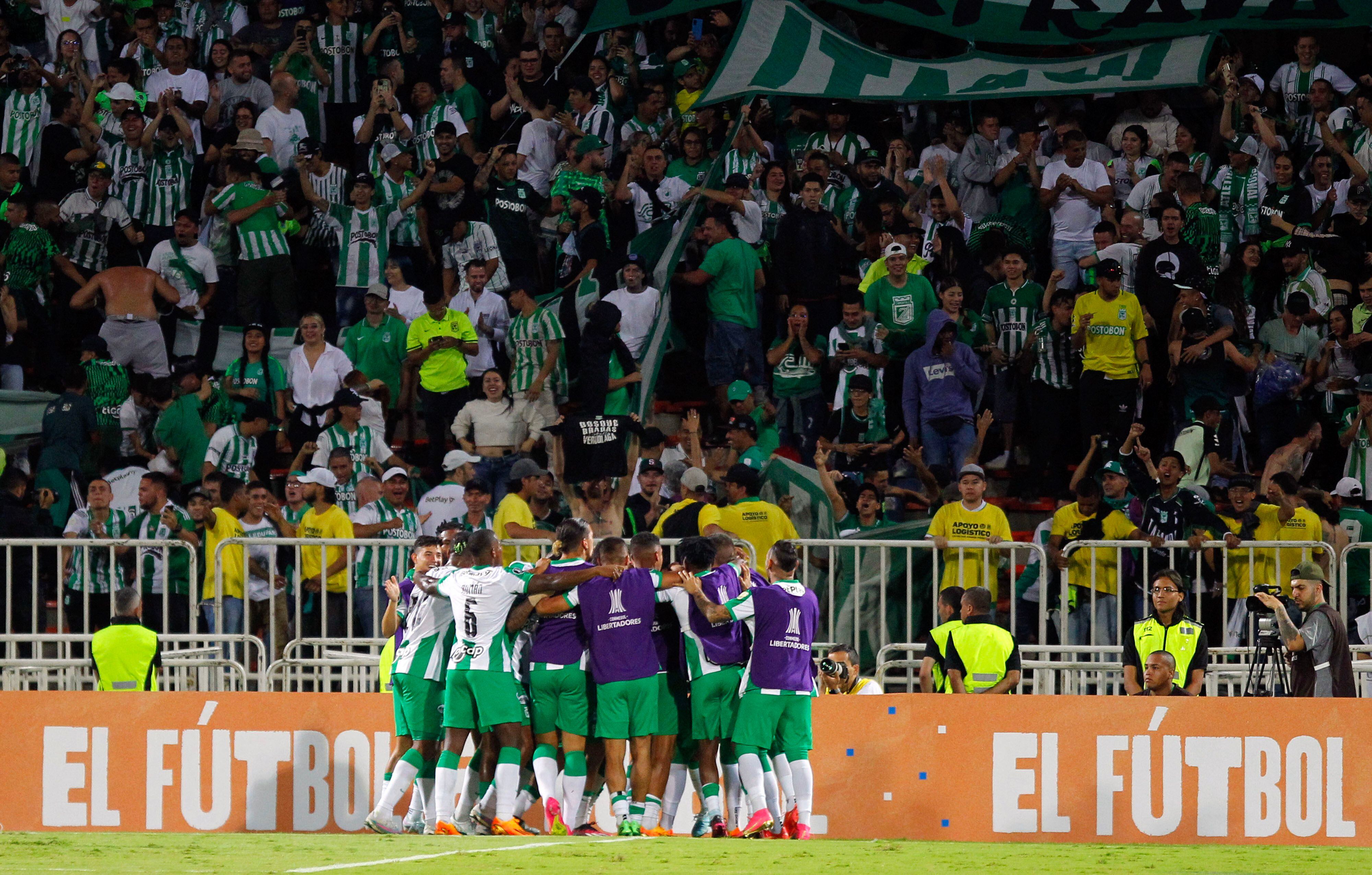Atlético Nacional busca hacerse fuerte en el estadio Atanasio Girardot. (Photo by FREDY BUILES/AFP via Getty Images)
