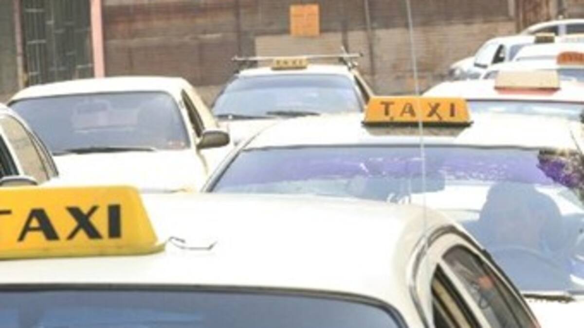 Movilización de taxistas en Medellín para pedir más pico y placa