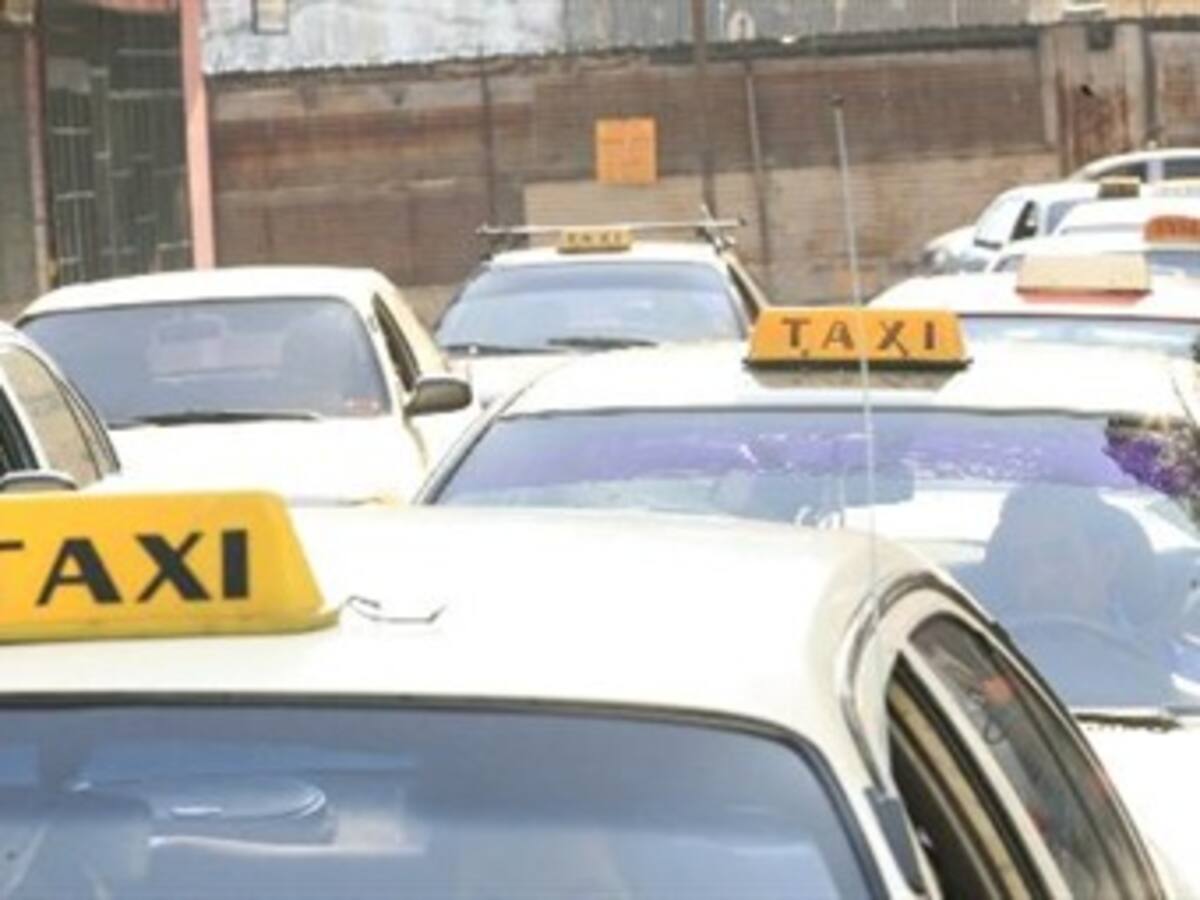 Movilización de taxistas en Medellín para pedir más pico y placa