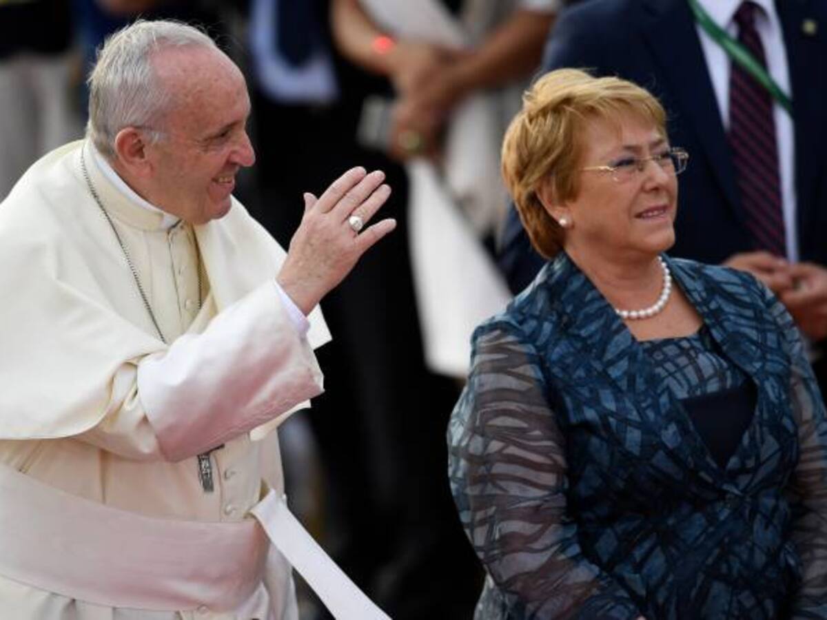 Francisco se reunirá hoy con presidente Bachelet