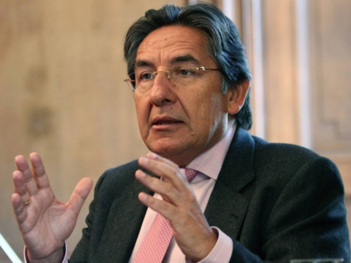 El presidente no ha descartado las fumigaciones aéreas: fiscal