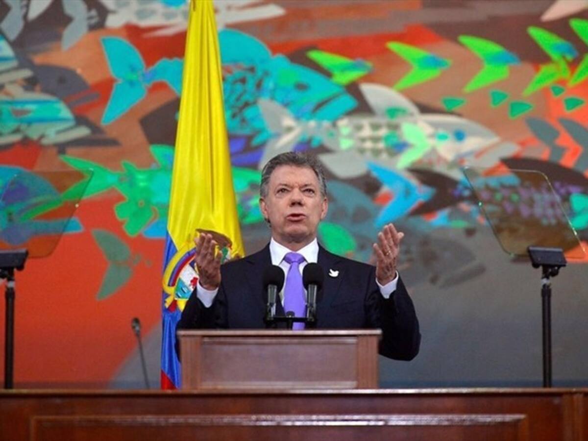 No deben seguir subiendo las tasas de interés: Santos