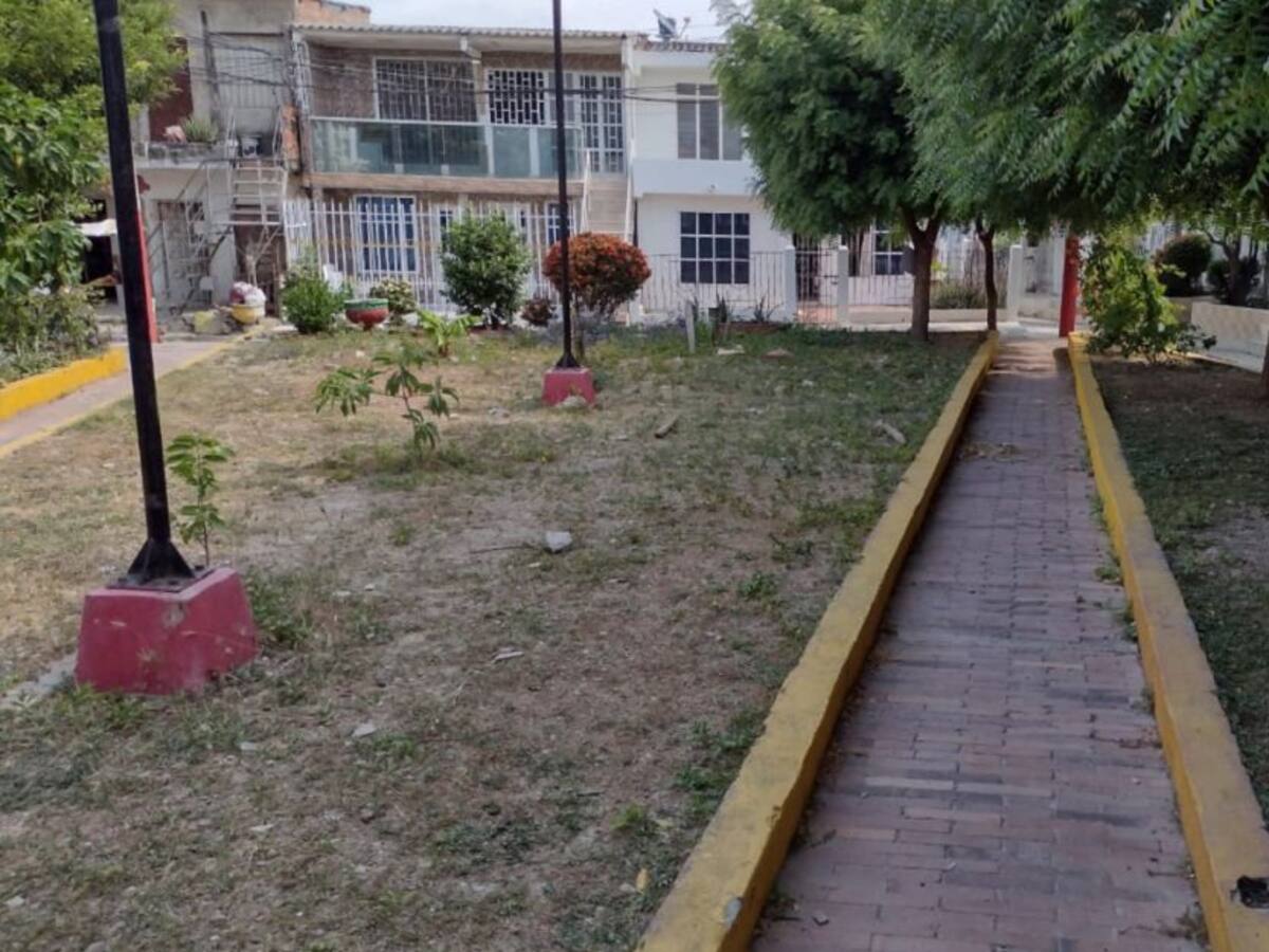 En el barrio Los Calamares reclamaron fumigación del Dadis