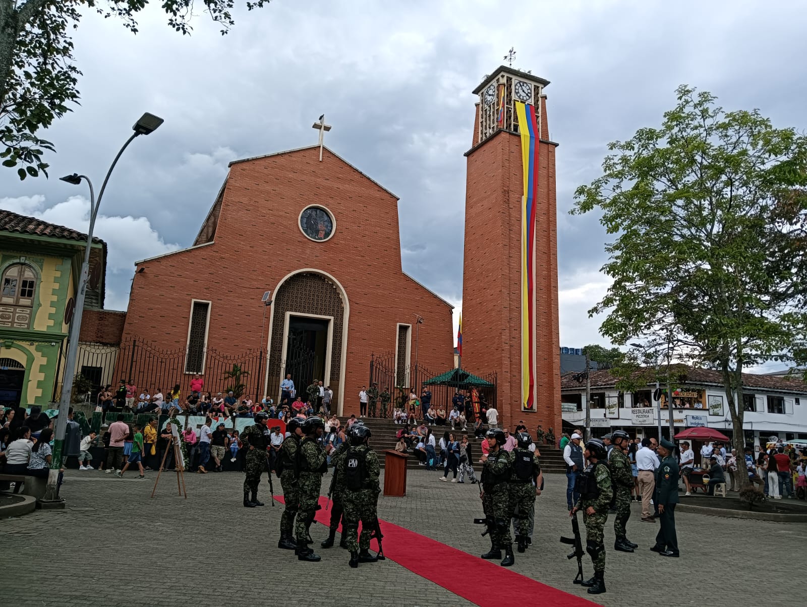 Después de 102 años de historia, este tradicional templo católico de Montenegro, Quindío será demolido. Foto Adrián Trejos