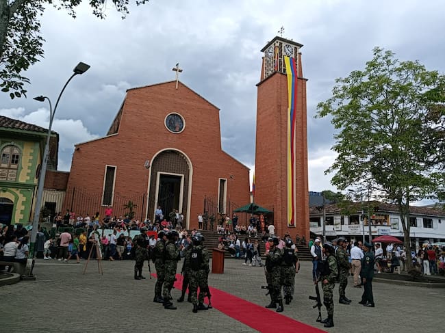 Después de 102 años de historia, este tradicional templo católico de Montenegro, Quindío será demolido. Foto Adrián Trejos
