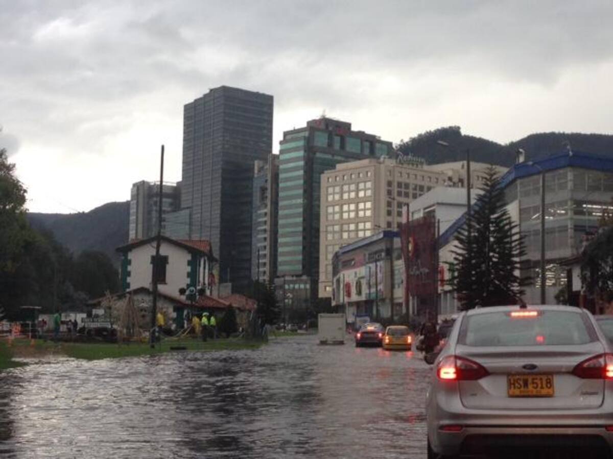 La carrera novena, entre calles 106 y 116 quedó intransitable durante un par de horas.