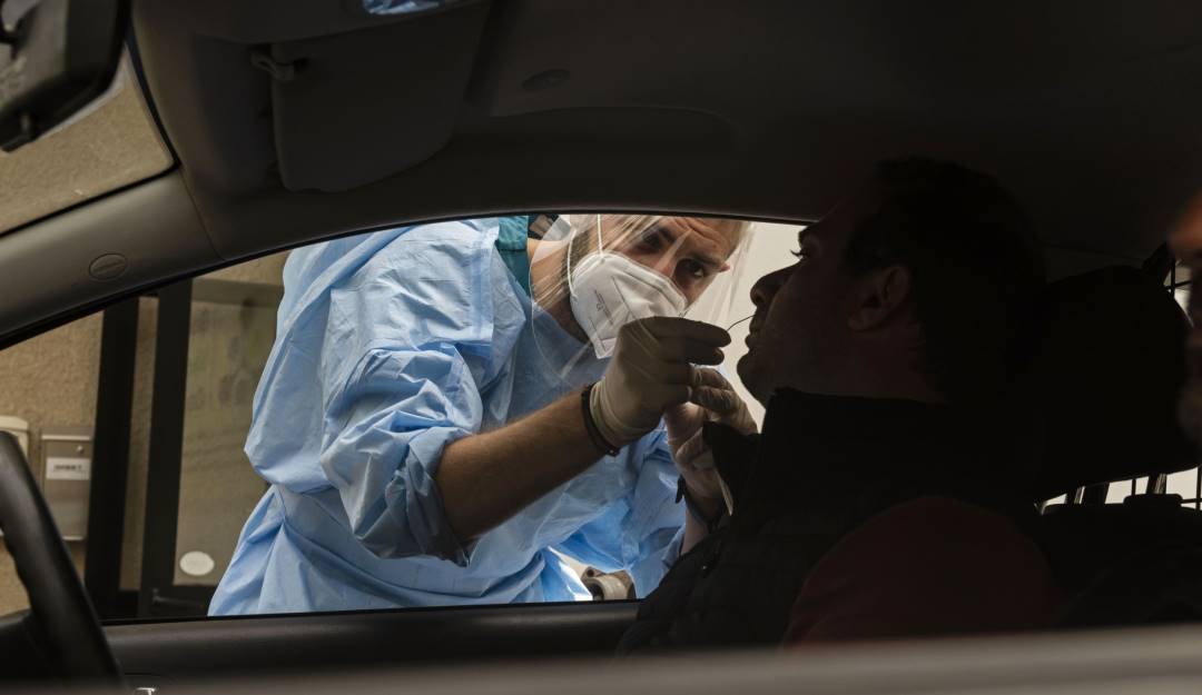 Toma de pruebas contra el coronavirus en Chipre.   Foto: Getty 