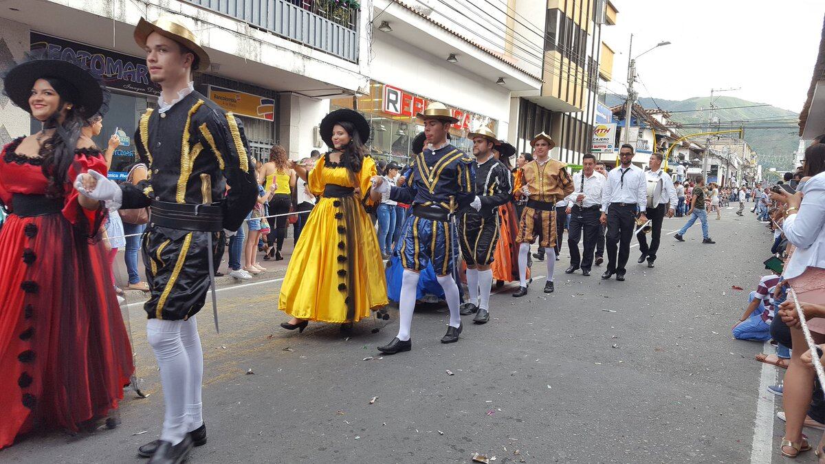 Desfile genitores en Ocaña. Foto para Caracol Radio Cúcuta de alcaldía de Ocaña