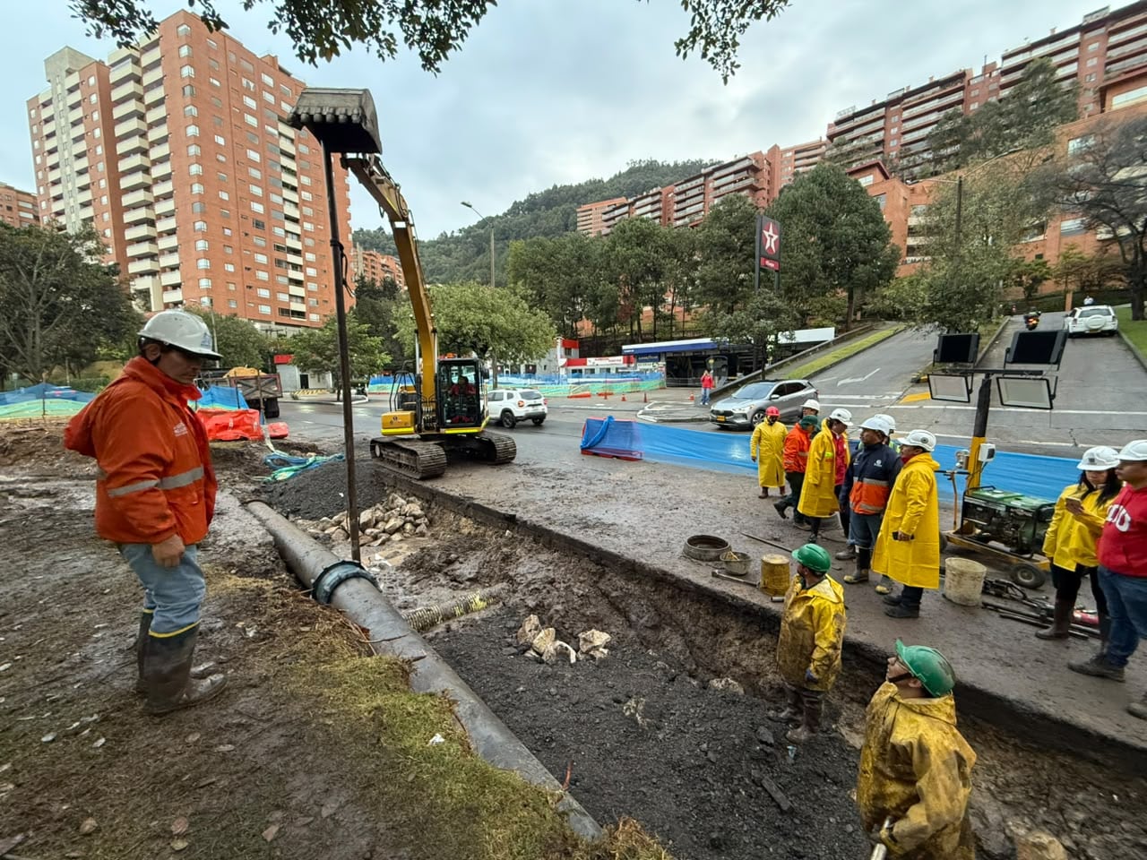 Rotura de tubería en la carrera Séptima deja sin agua a más de 50 barrios de Bogotá