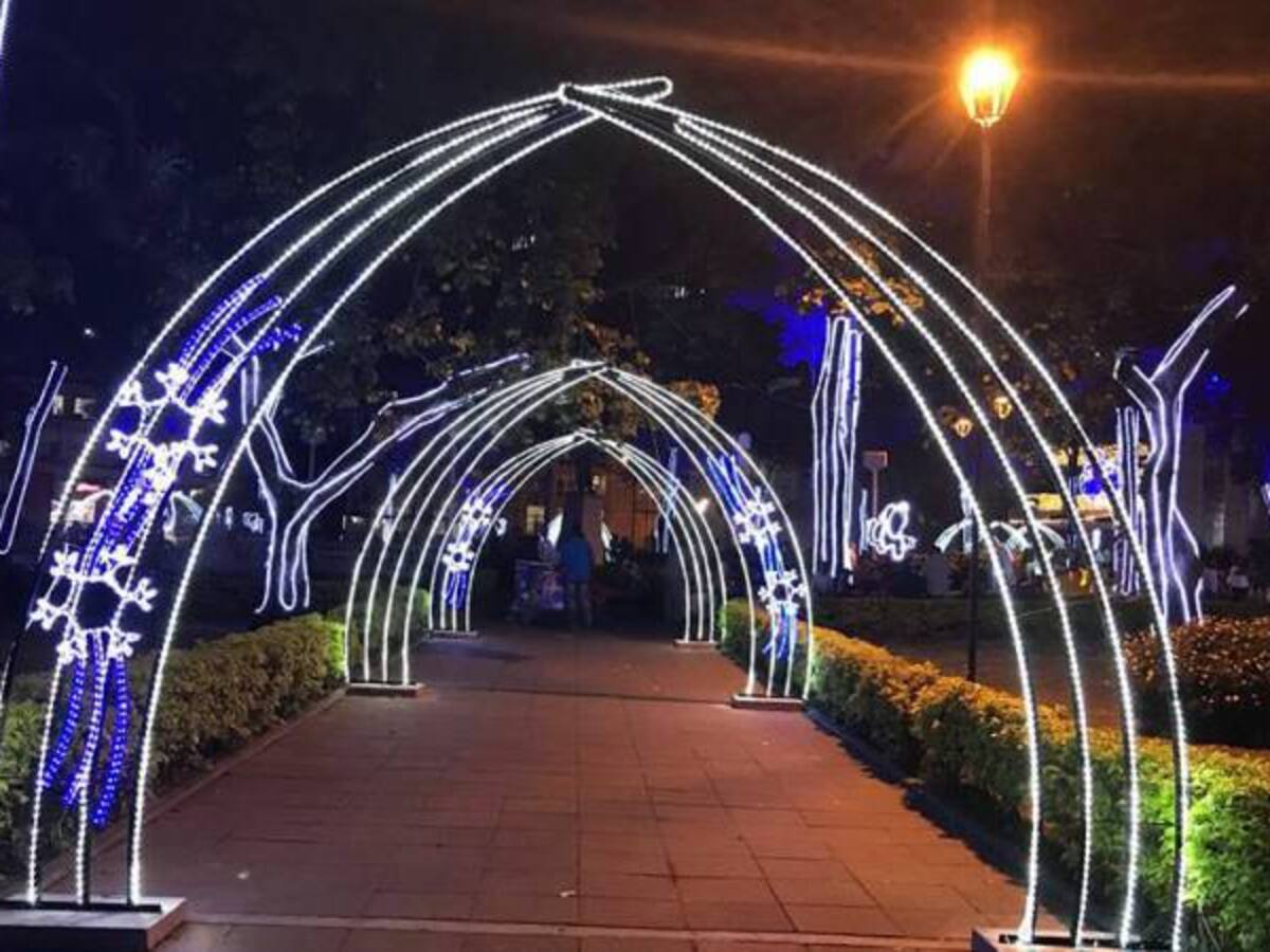 Turistas disfrutan de ferias, fiestas y alumbrado navideño en Tolima